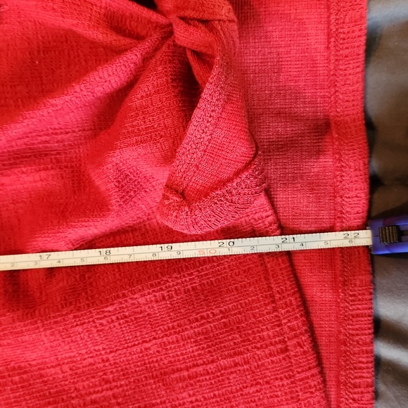 Old Navy cropped, casual v neck tank top, size medium with a tie in front. - Picture 6 of 6